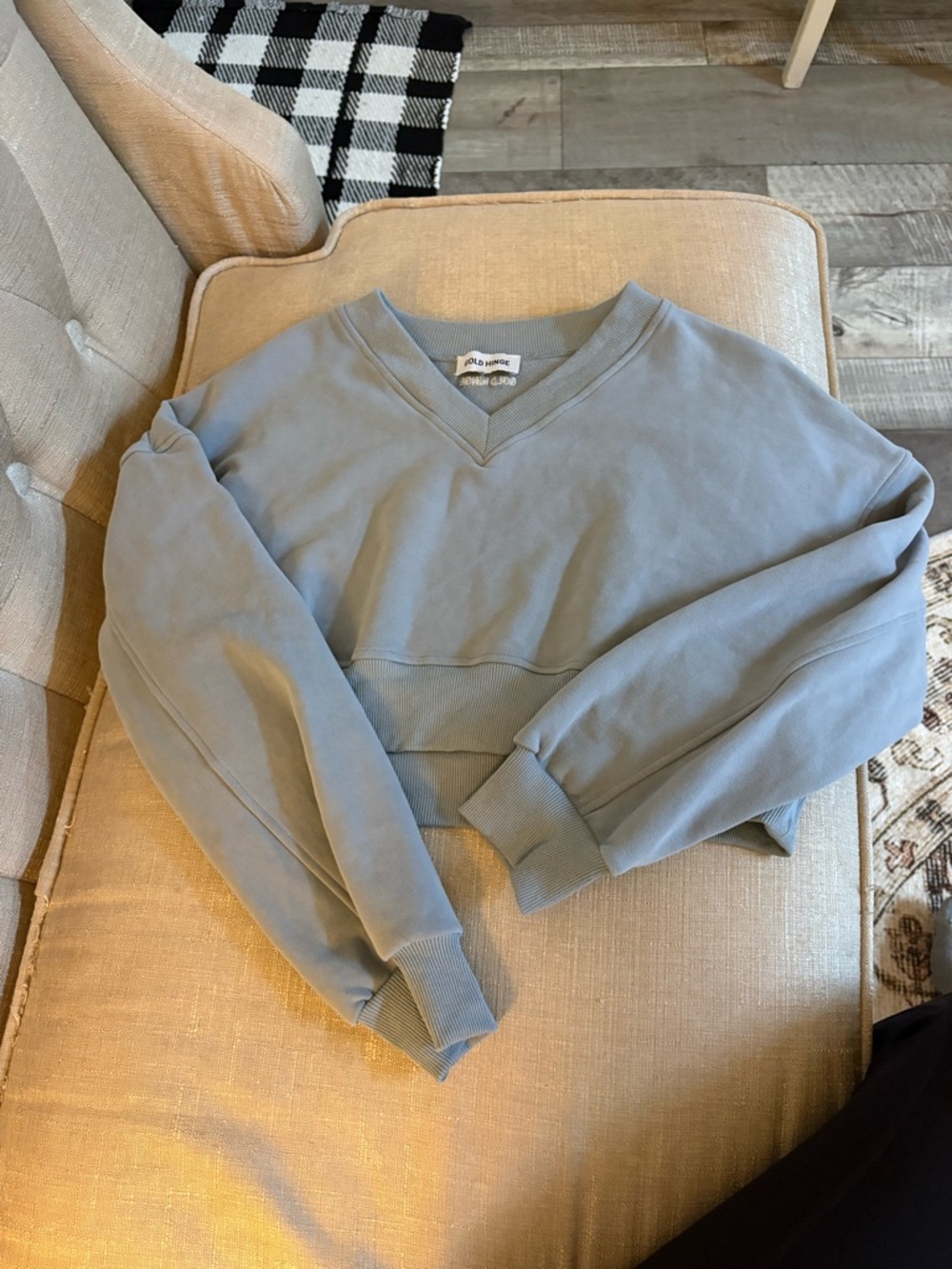 V-Neck Cropped Sweatshirt - Blue